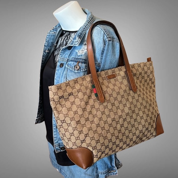 A293 - ๐ฏ% authentic Gucci shoulder bag - Picture 2 of 16